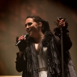 Sharon den Adel